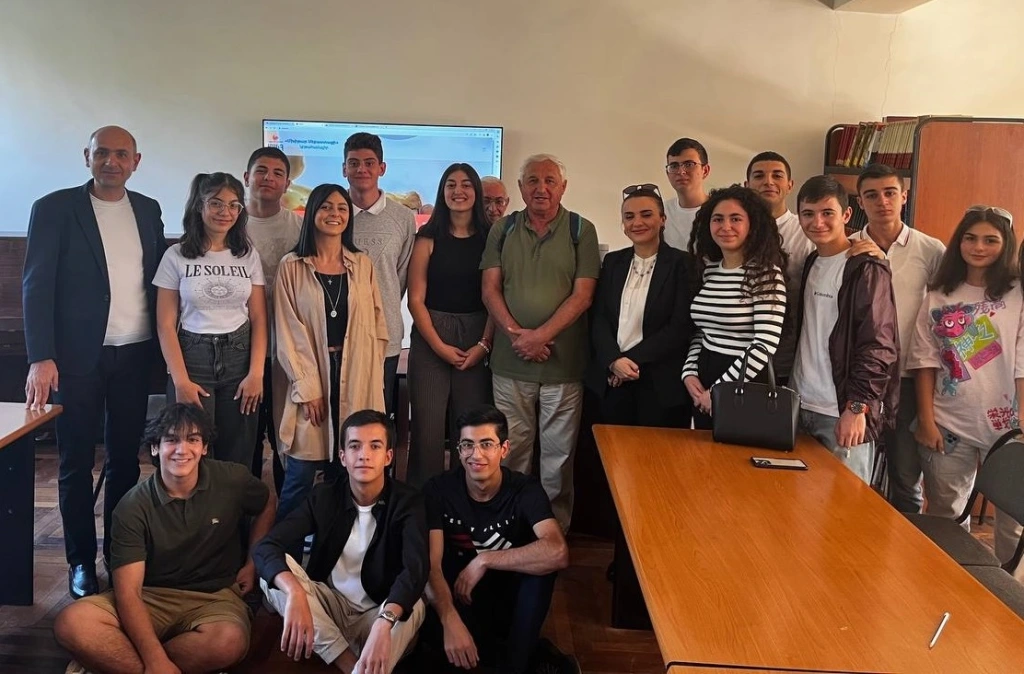 Mesa redonda sobre el programa de la escuela de verano de NA