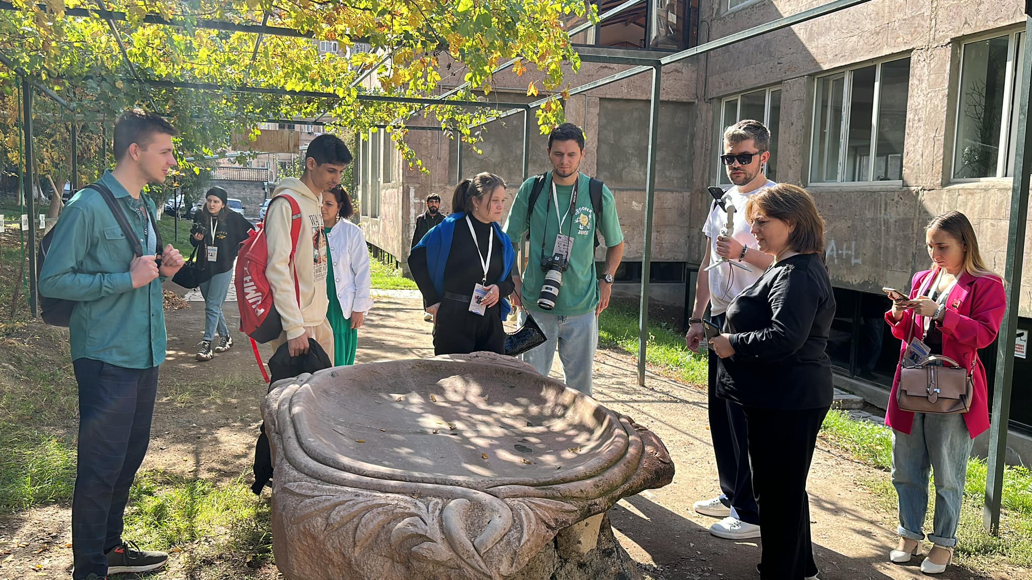 Gruppo creativo "Piedi dell'Ararat" nel complesso educativo