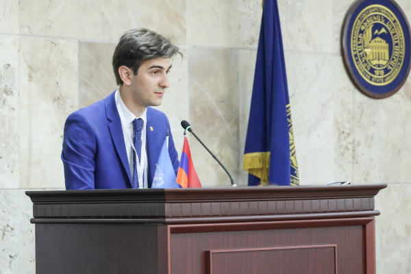 Հանդիպում Վրույր Հլղաթյանի հետ