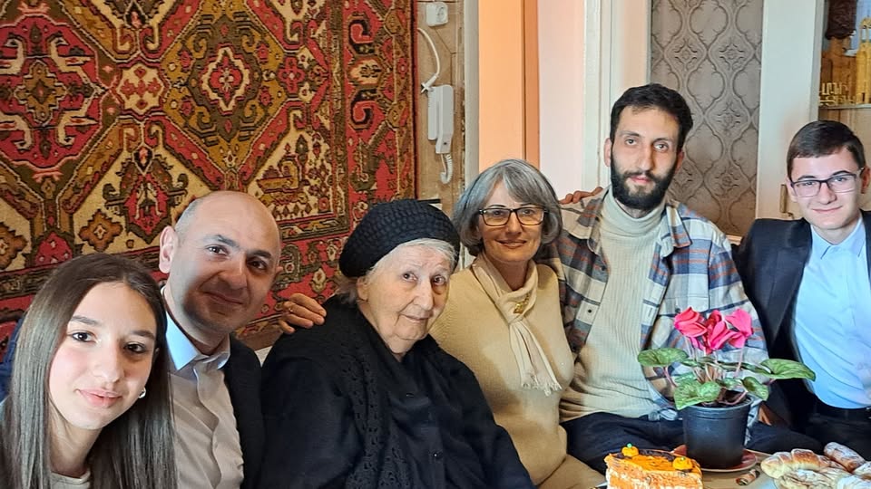 Հիշողություններով լեցուն օր Ֆրիդա մայրիկի տանը