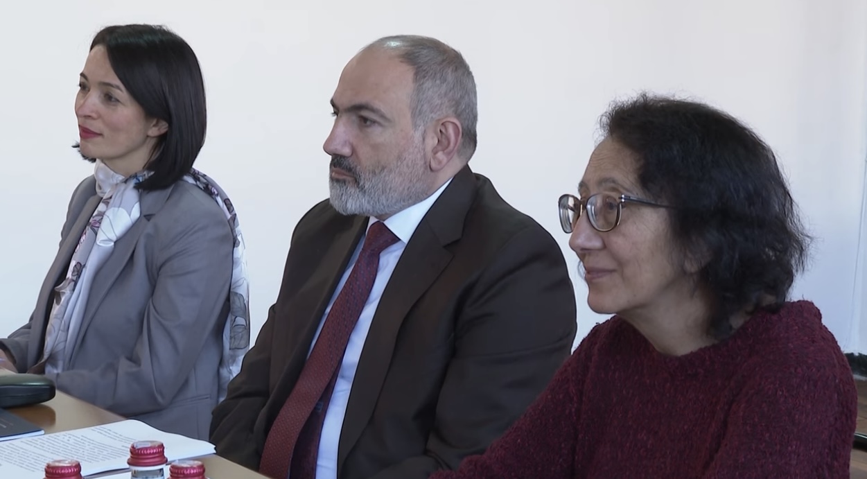 Le Premier ministre dans le complexe éducatif “ Mkhitar Sebastatsi “