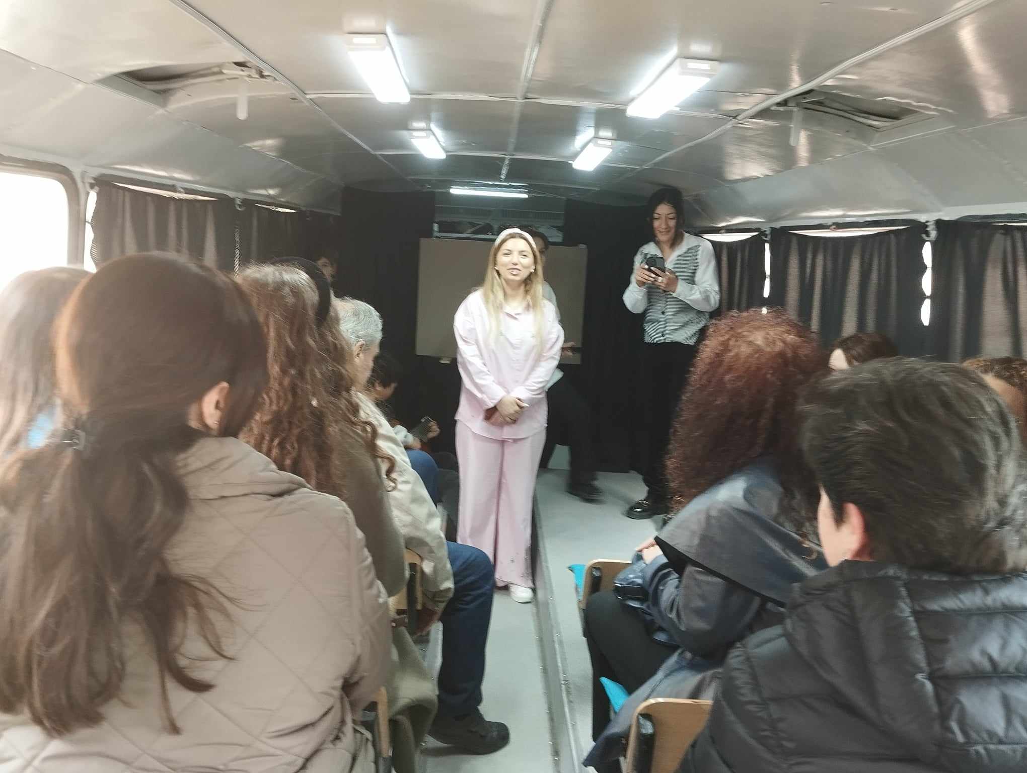Второй день представления иностранных языков в комплексе..