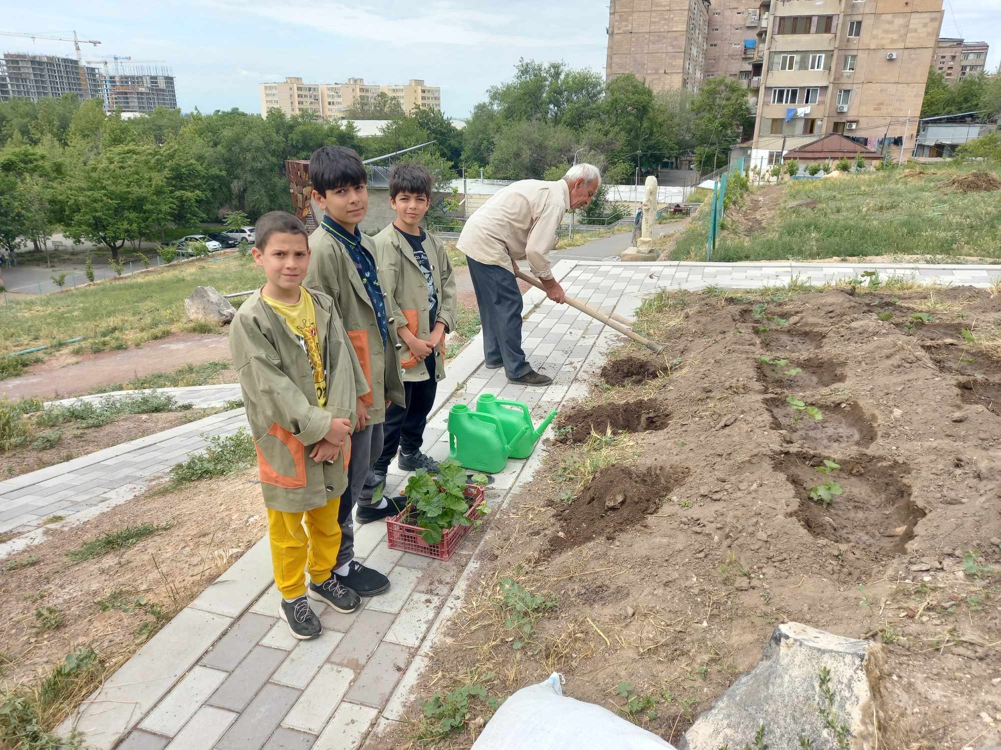 Սարալանջում ծաղկանոցի ստեղծում