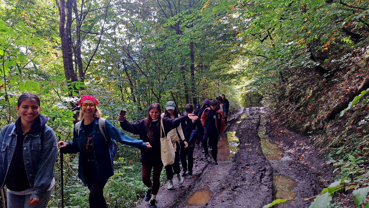 Միասնական ճանապարհ. Դիմաց