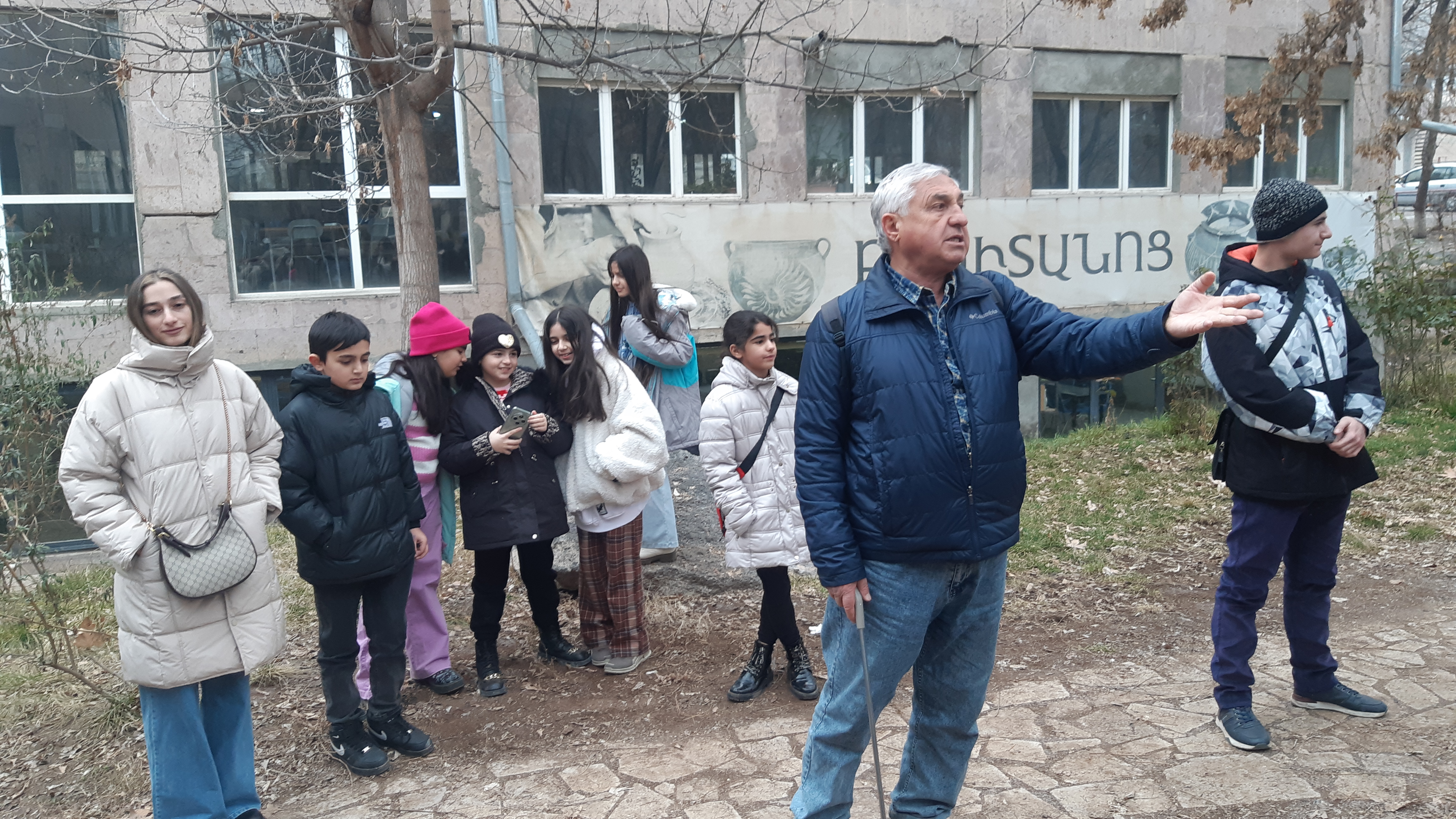 Прогулка по образоватльному саду