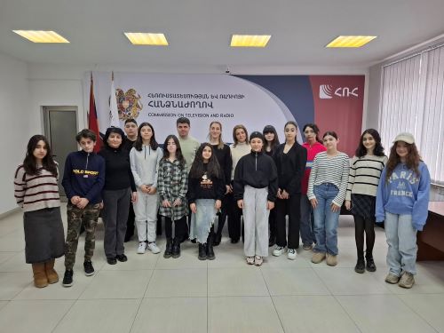 Televizyon ve Radyo Komisyonu'ndaki ortaokul