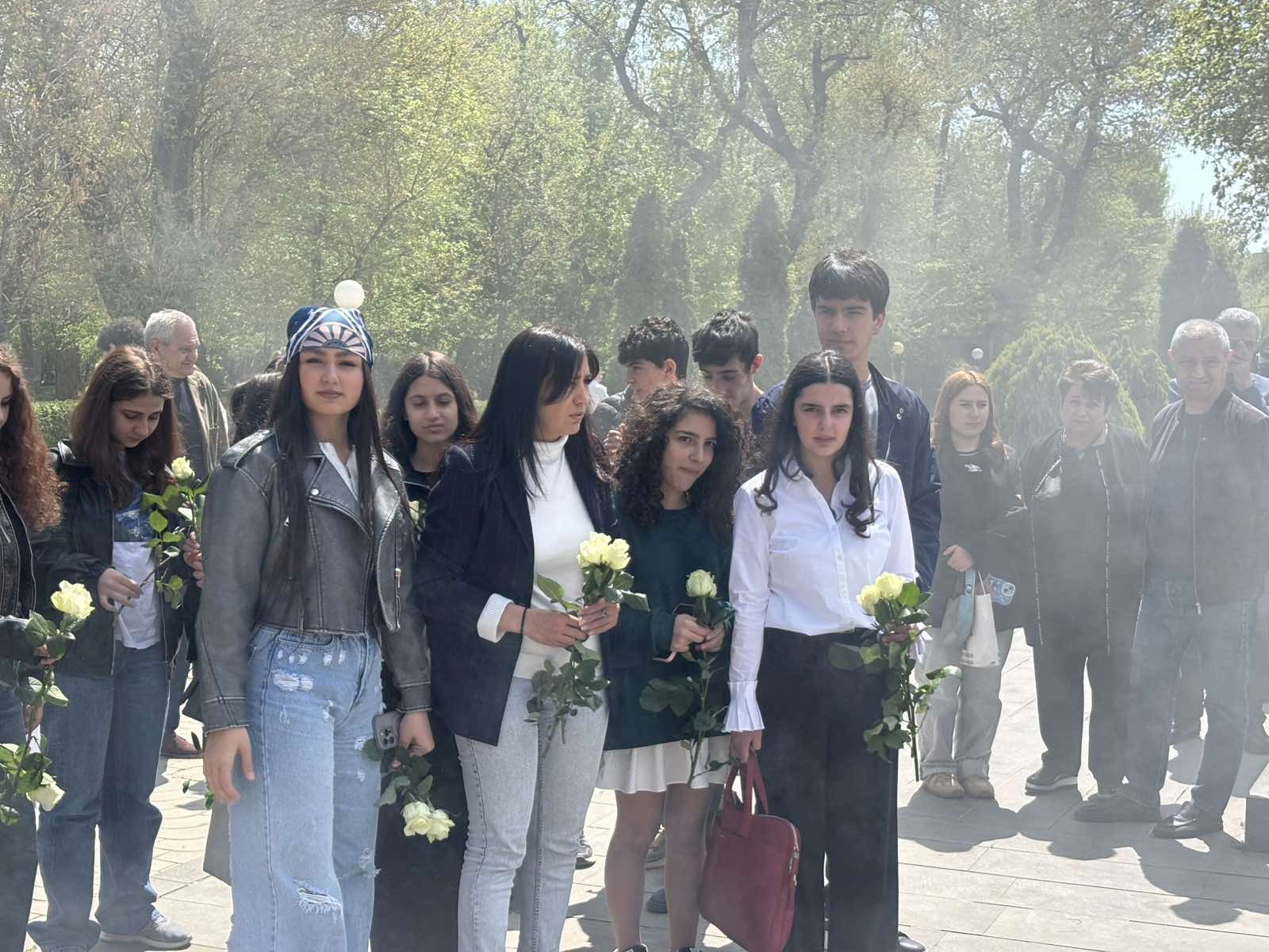 Karen Demirchyan'ın doğum günü Komitas Pantheon'da