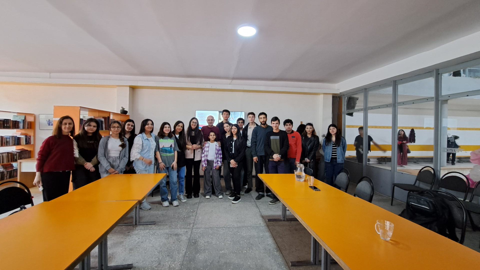 Encuentro con Varduhi Grigoryan, investigador del Instituto de Arqueología y Etnografía de la Academia Nacional de Ciencias de la República de Armenia