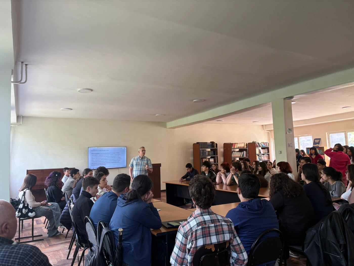 Encuentro con el politólogo Richard Giragosyán
