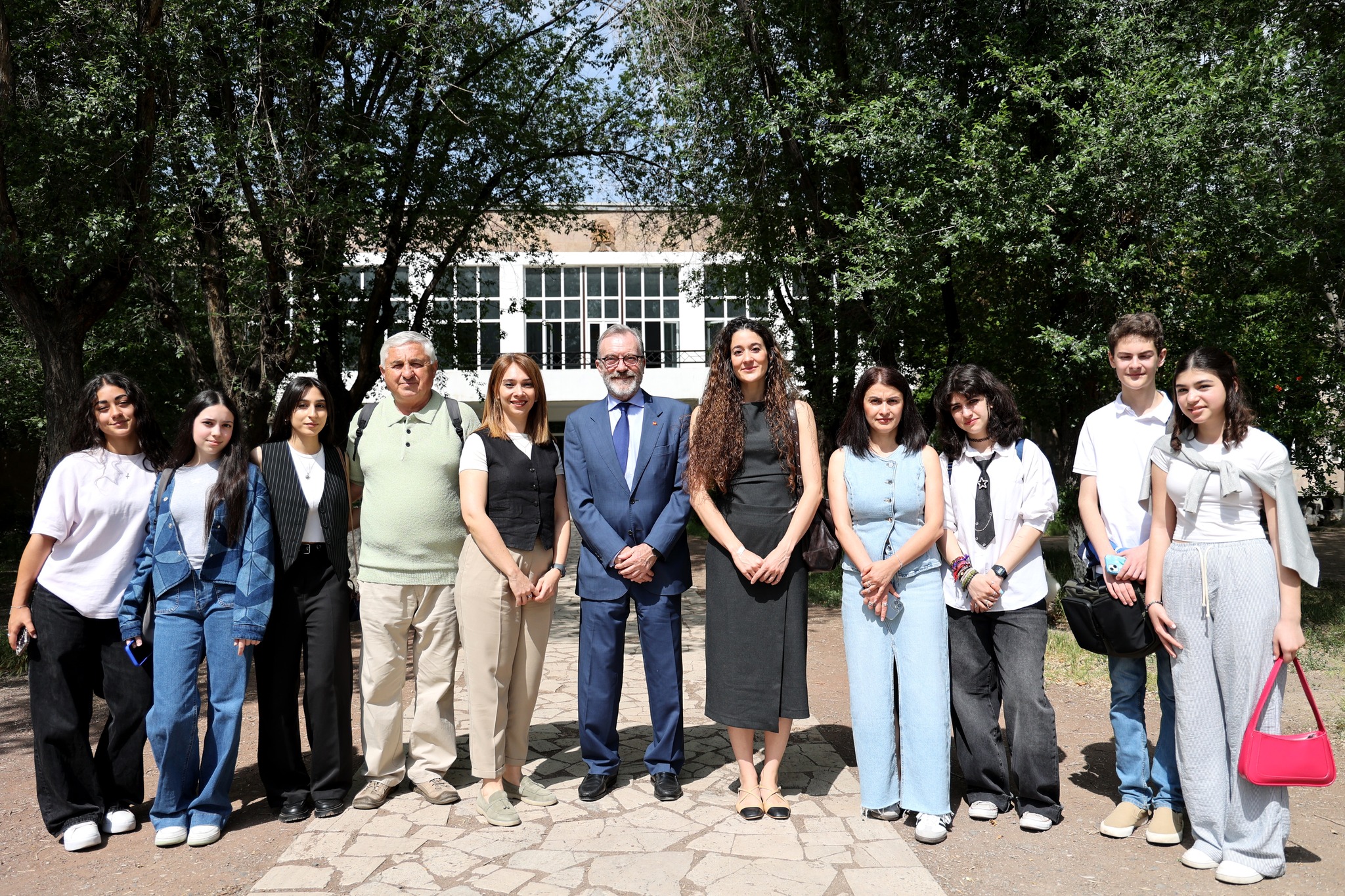 Una visita inolvidable: El Embajador de España en nuestro Complejo Educativo