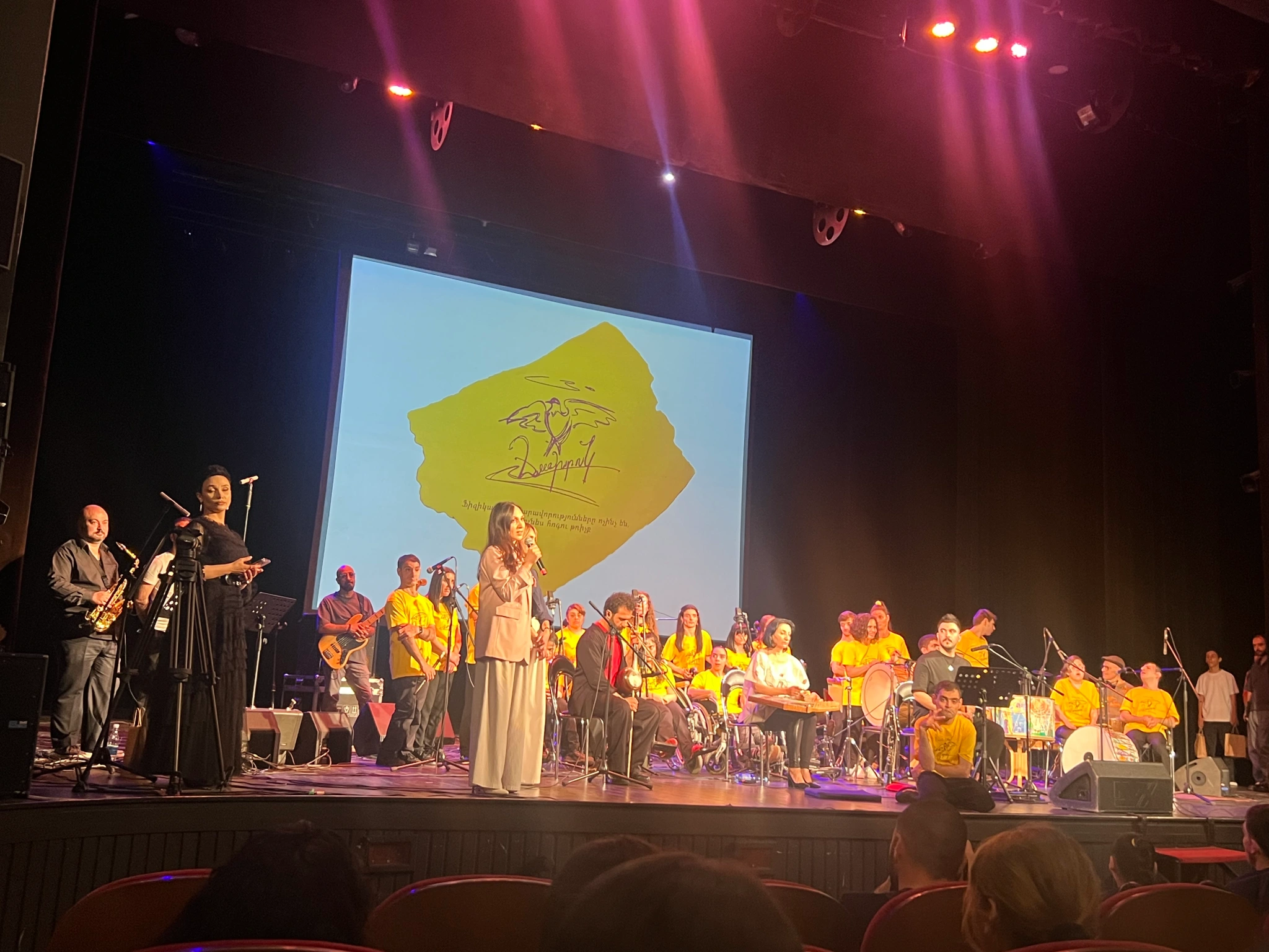 Participación en un concierto benéfico
