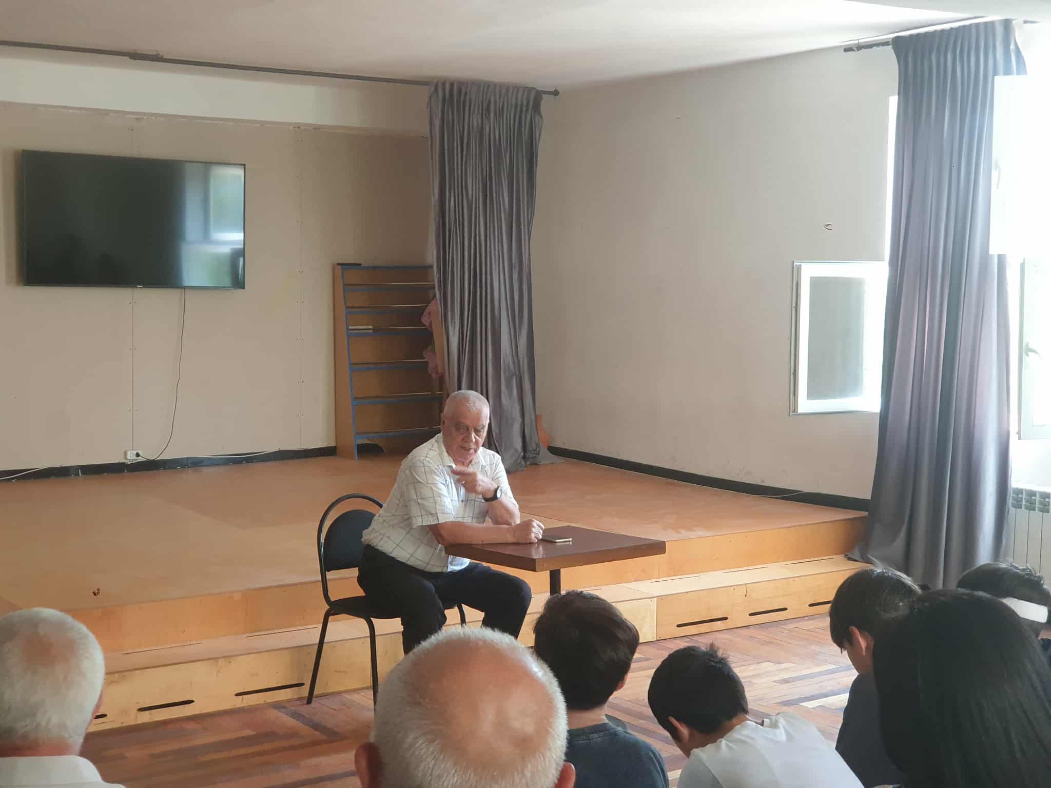 Գիտելիքի օրը գիտնականի հետ
