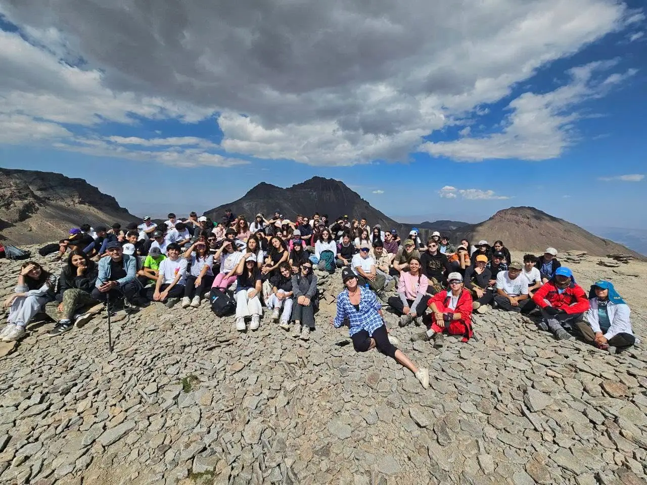 Aragats'ın güney zirvesinde yeni okul yılının başlangıcı