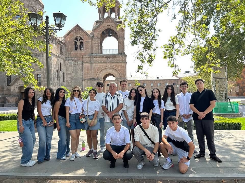 Giornata della conoscenza a Etchmiadzin con pellegrinaggio-camminata