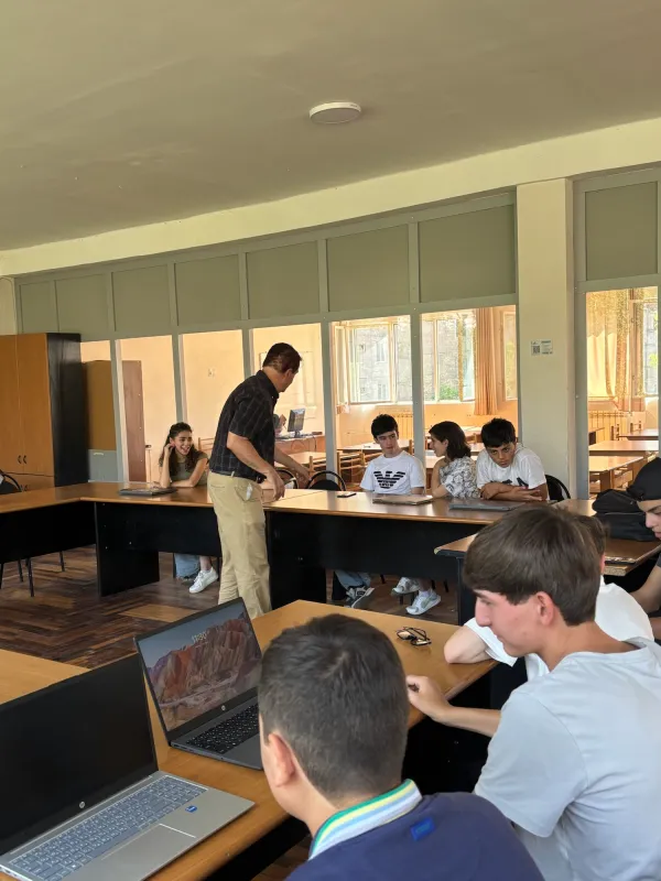 Դասընթաց ամերիկացի կամավոր պարոն Սթիվի հետ