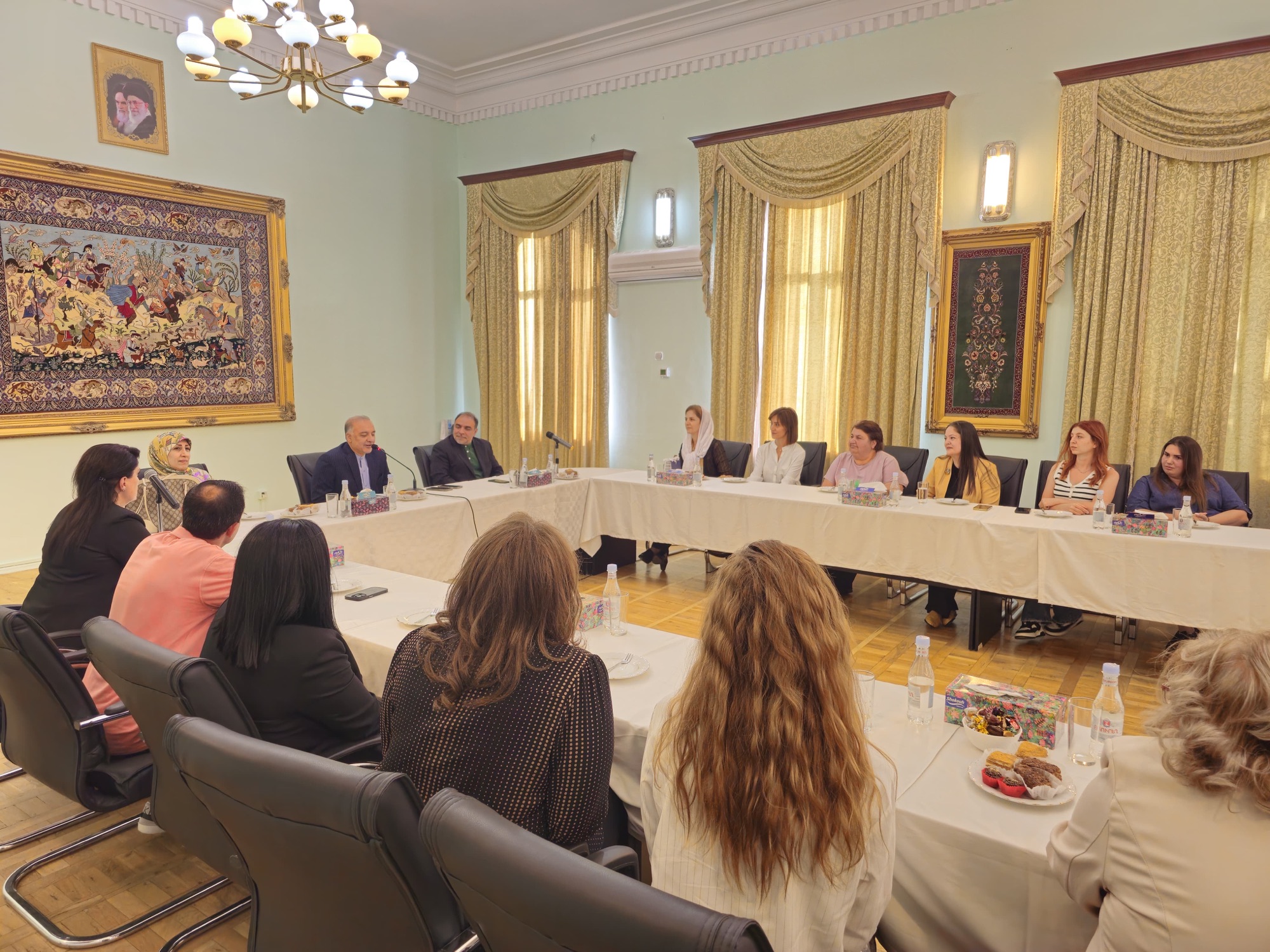 Incontro con l'ambasciatore iraniano in Armenia Mehdi Sobhani