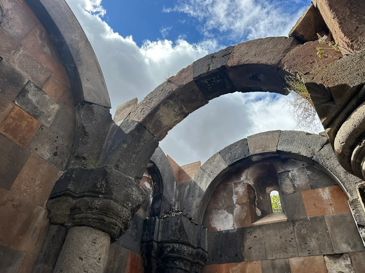 Tegheniats Manastırı'na Giden Yol