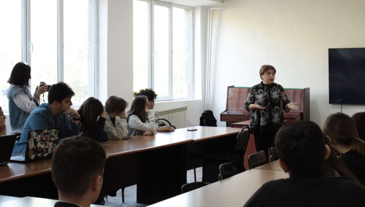 Հանդիպում Լուսինե Հայրապետյանի հետ