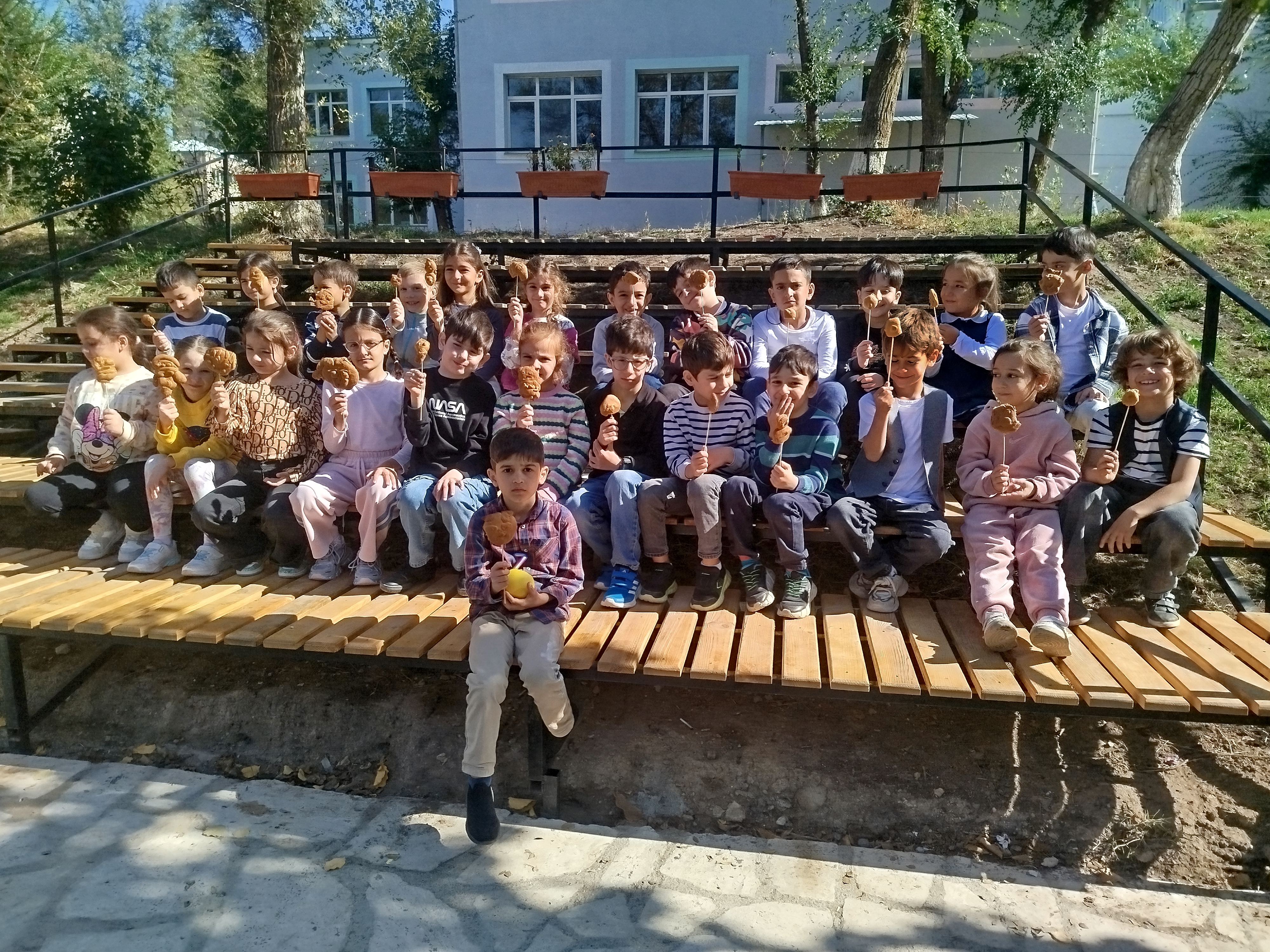 Շրջիկ թատրոն. Թխուկ շաղգամի գովքը