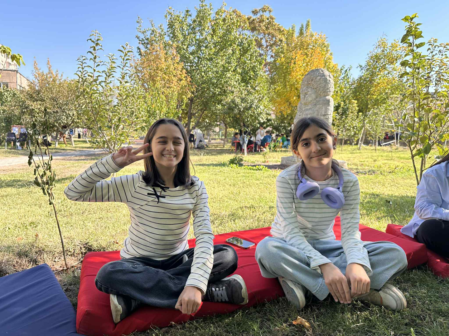 Սահյանական տրամադրությամբ