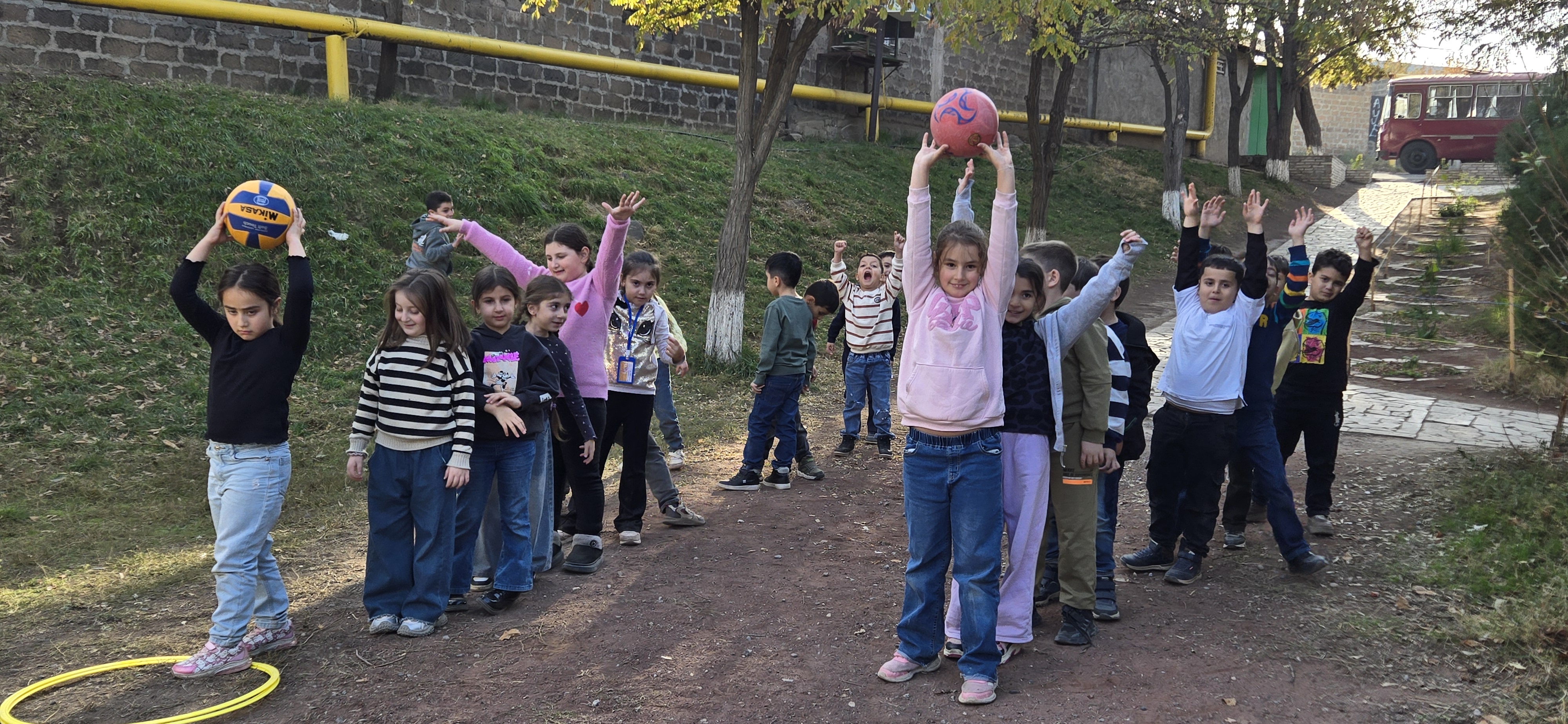 Բակային մարզական խաղեր