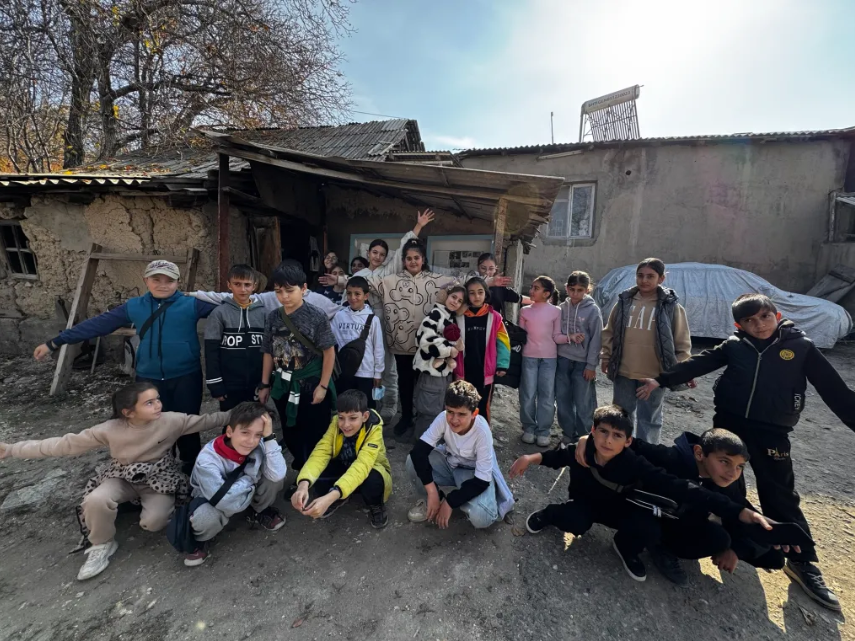 Al campo del villaggio Khachik