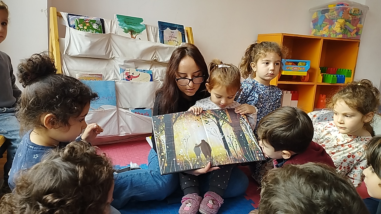 Հարթակում ծնողն է` «Հեքիաթասաց մայրիկ»