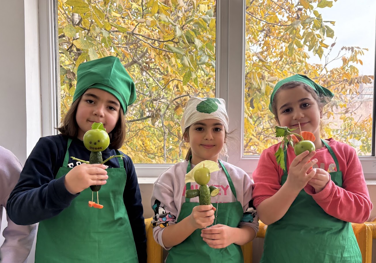 Երգով ու խաղով թթու դրեցինք