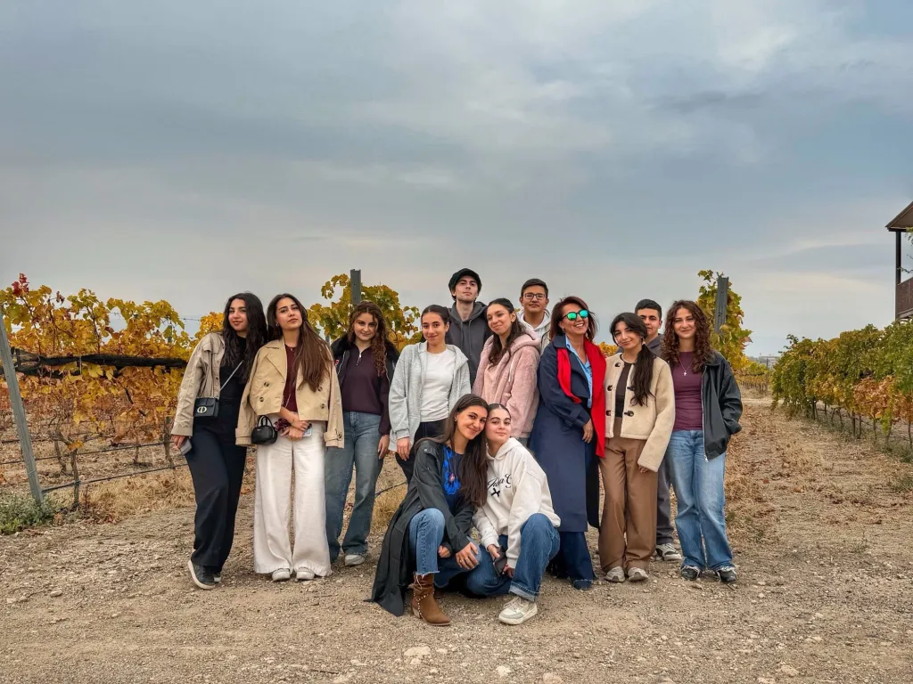 Visita educativa a la fábrica Armenia Wine