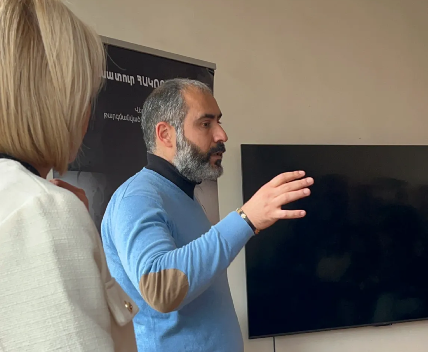 Encuentro con el escritor Asatur Hakobyan