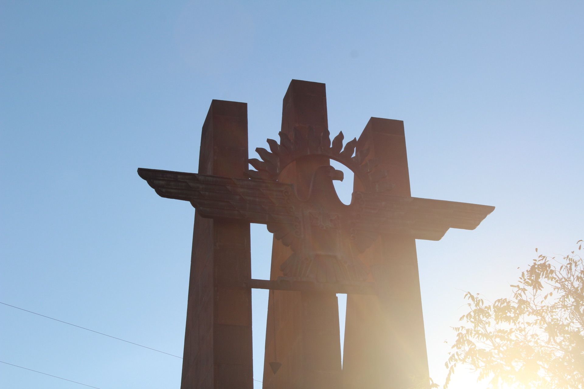 მშენებელი არწივი. ძეგლის მონახულება. გარემოზე ზრუნვა