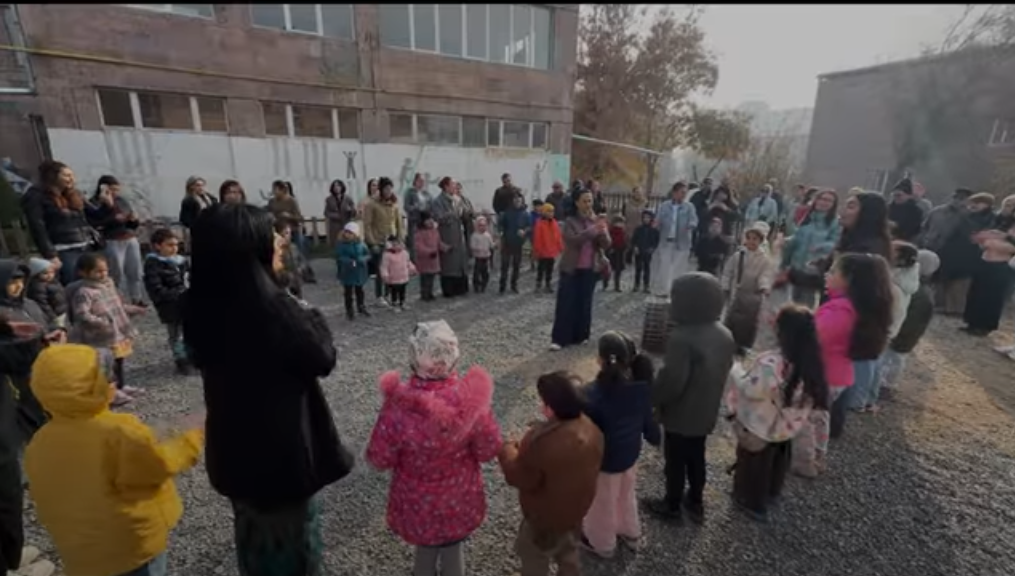 სებასტაცის დღეები, ჰარისას რიტუალური გამოფენა გაყიდვით