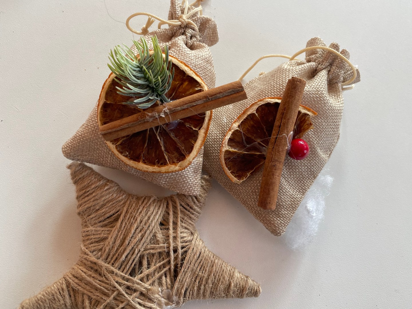 Ամանորյա զարդարանքներ