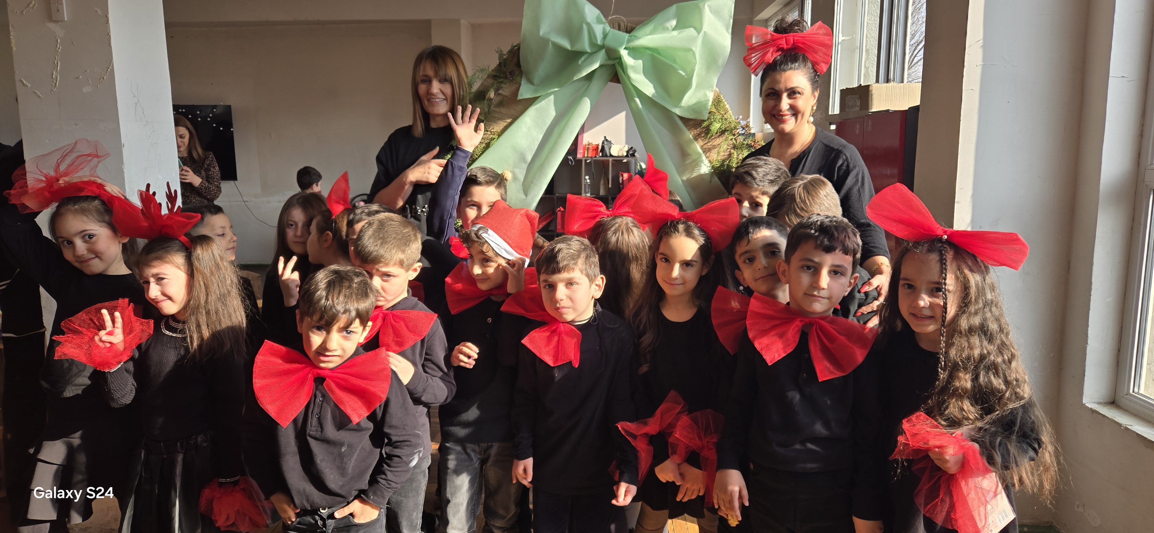 Ամանորյա լույսեր, գույներ, ղողանջներ