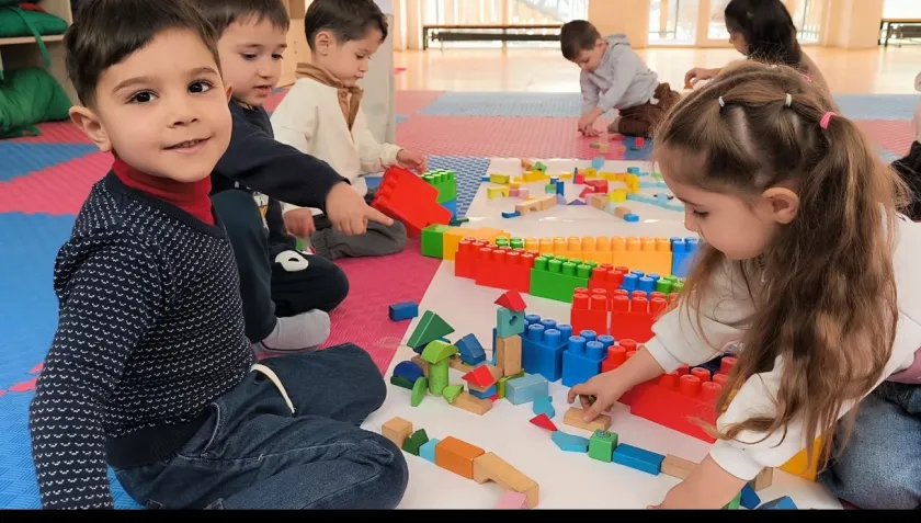 Լեգոներով կառուցողակ խաղ