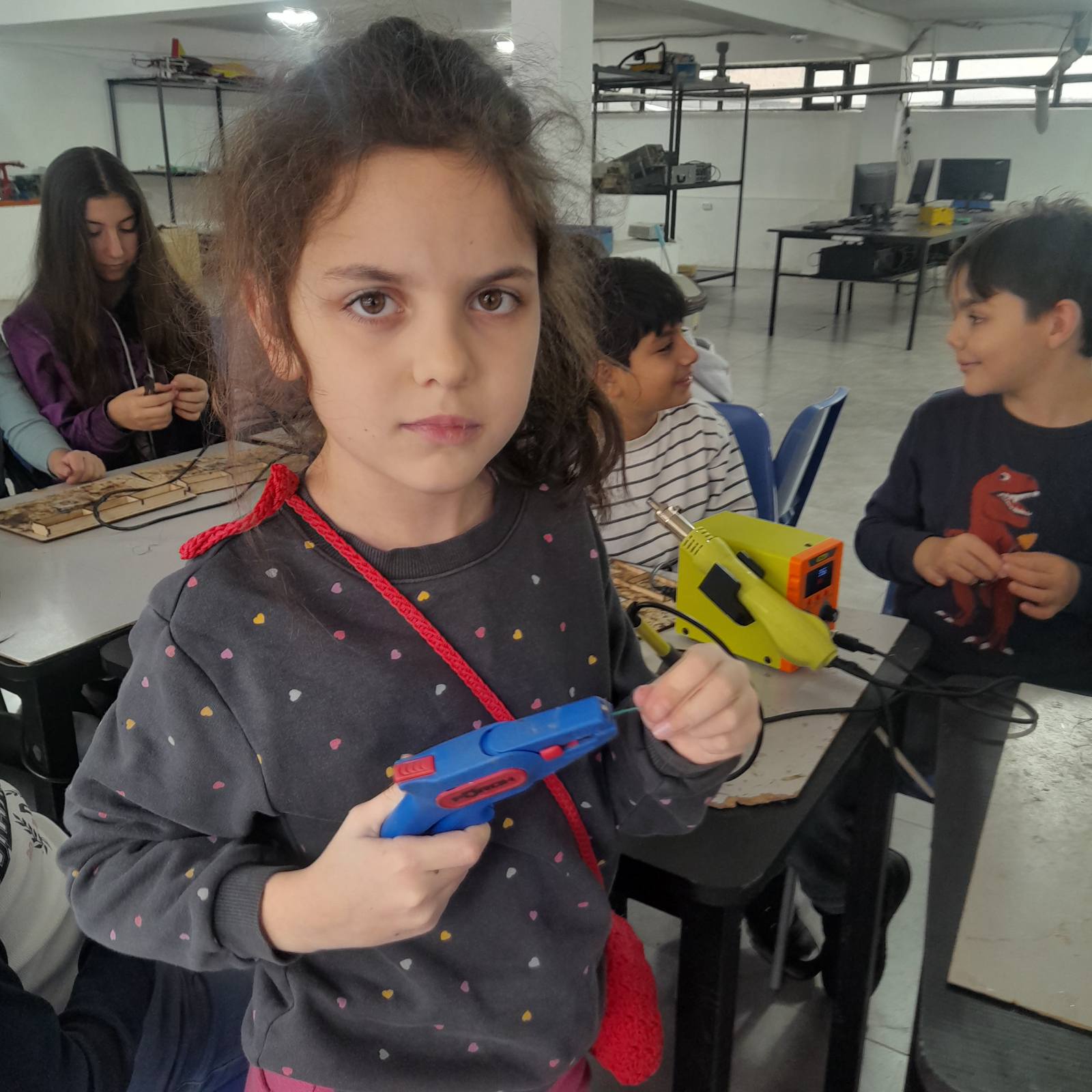 9-րդ ջոկատի այցը սարքաշինության լաբորատորիա