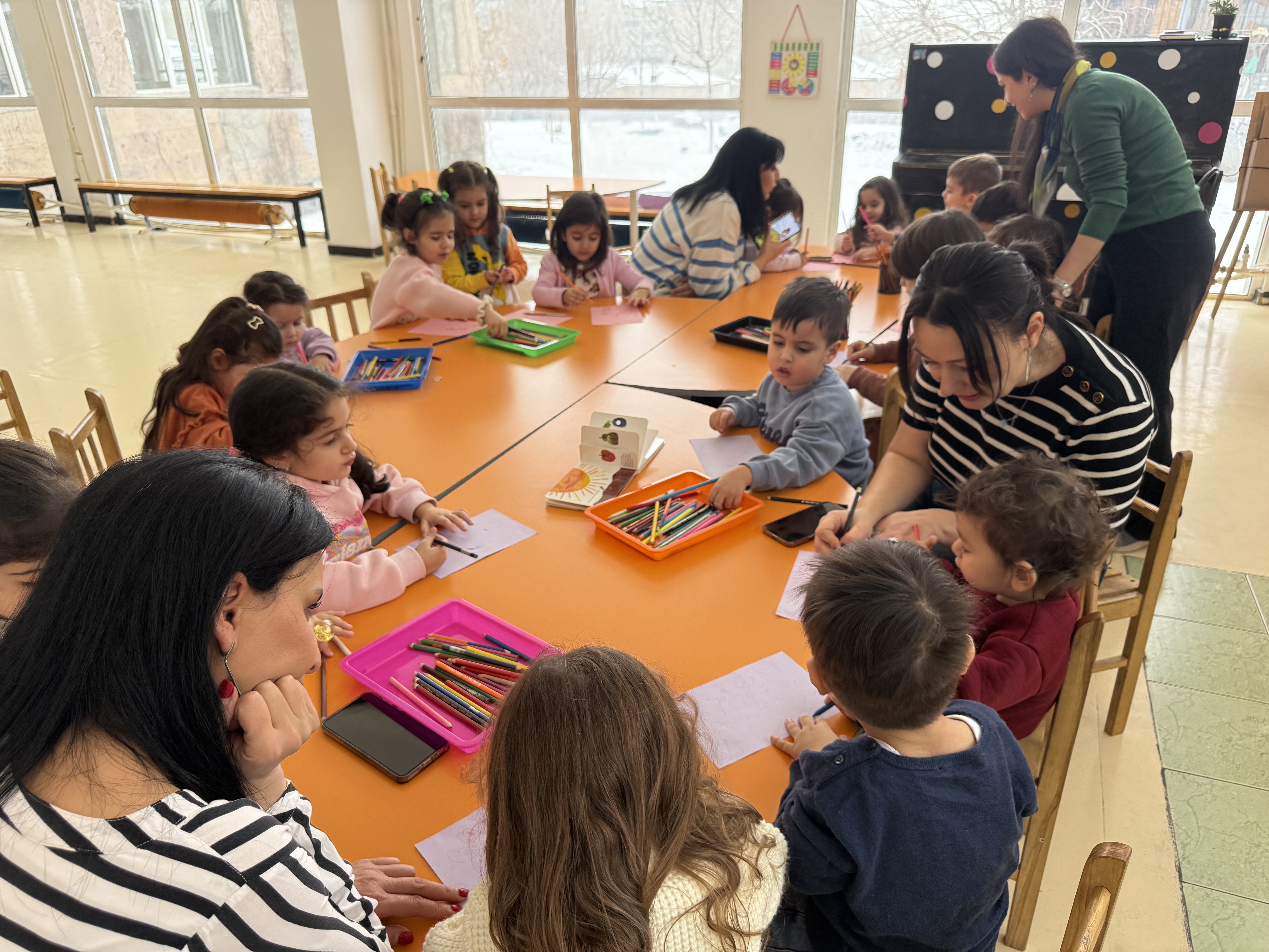 Մեկ օր մեզ հետ