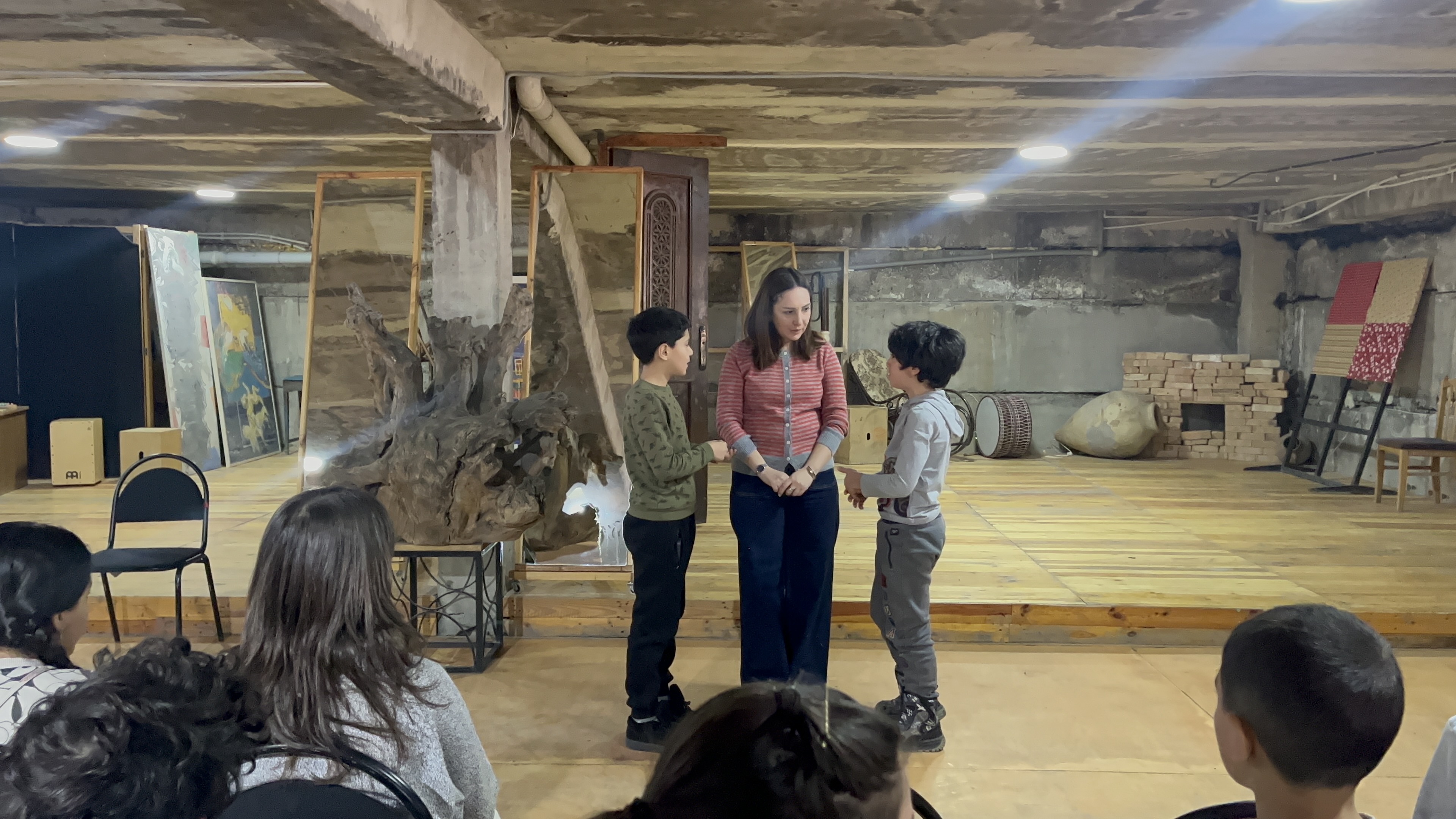 Reunión con la candidata a directora Lusiné Pashayan y estudiantes