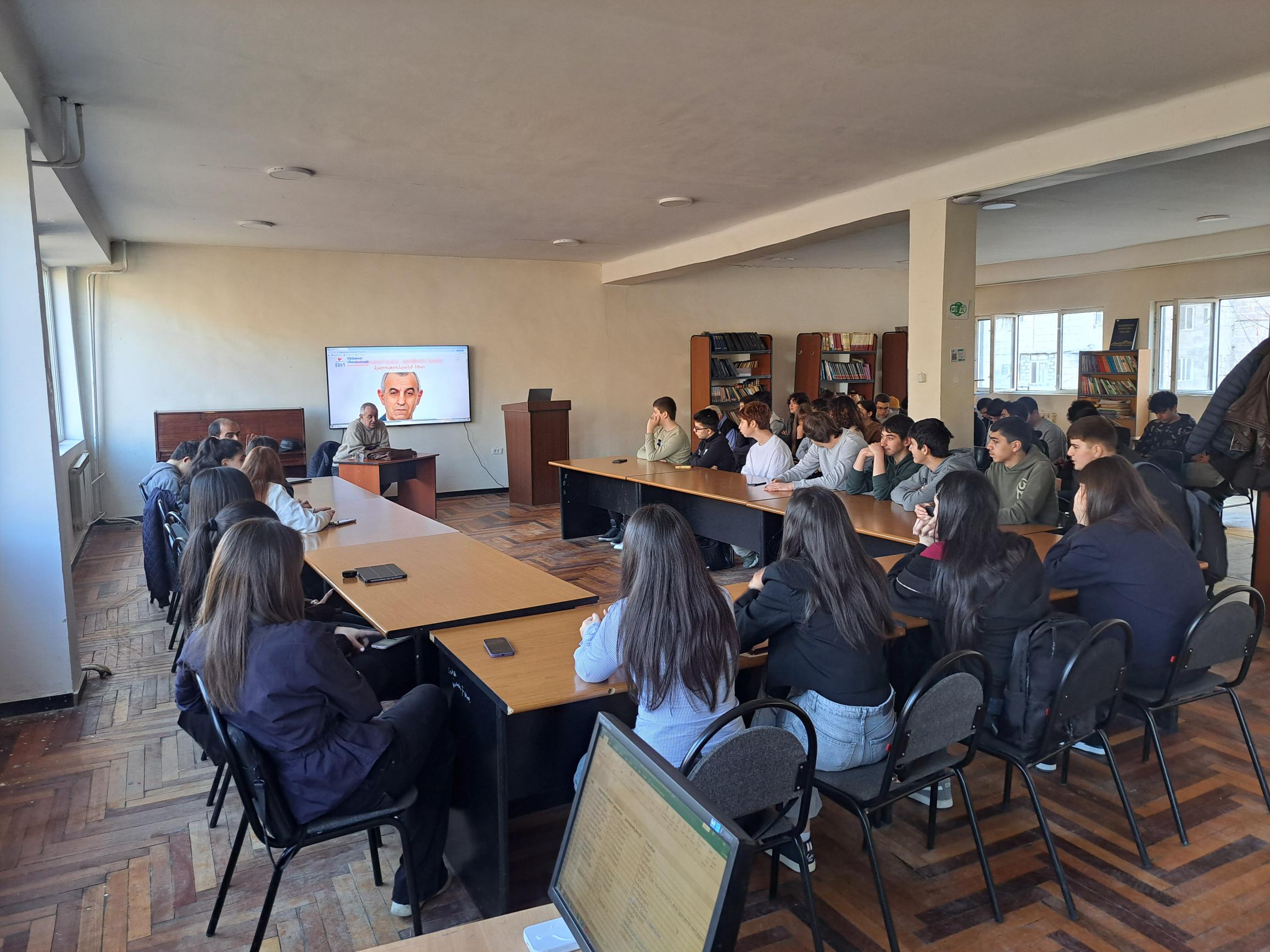 Հանդիպում ԵՊՀ դասախոս, պրոֆեսոր Հակոբ Հարությունյանի հետ