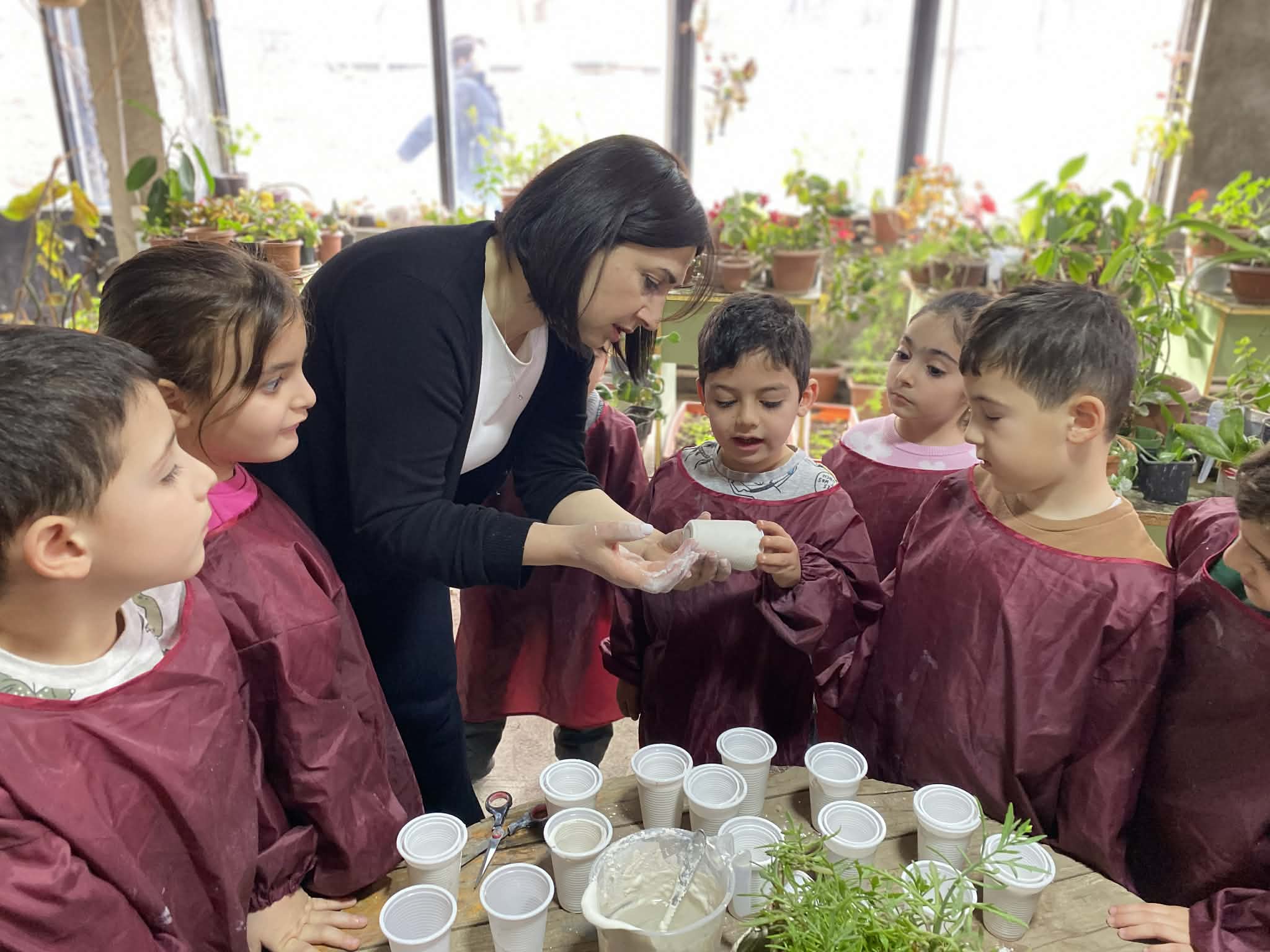 Գիպսե  ծաղկամաններ