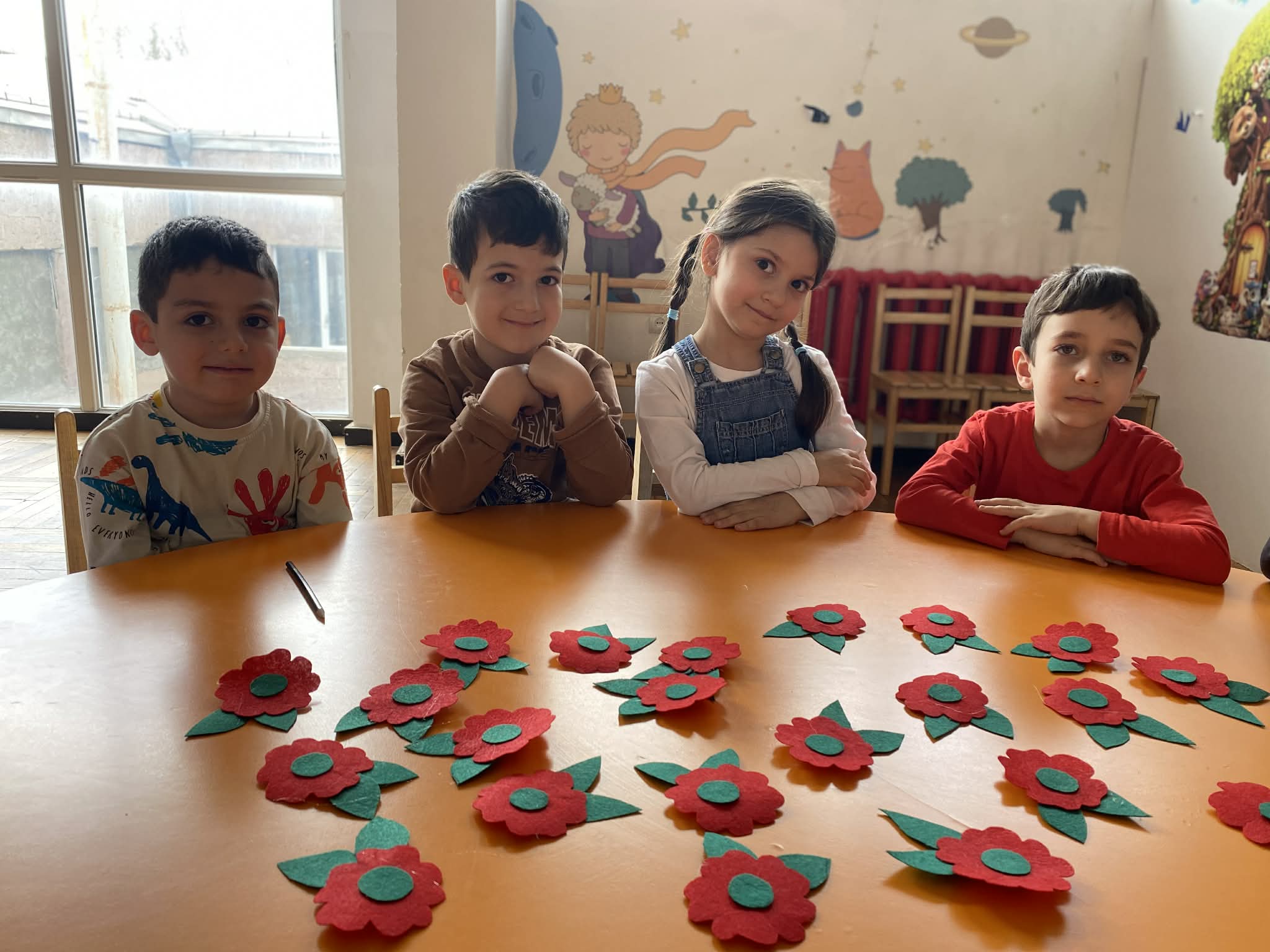 Ձոն մայրիկին․ կրծքազարդ