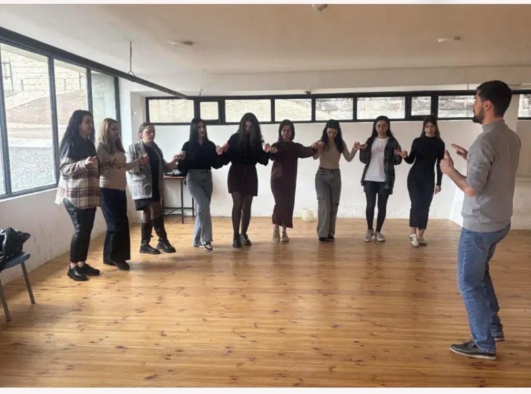 Des enseignants d'autres écoles au sein du Complexe éducatif