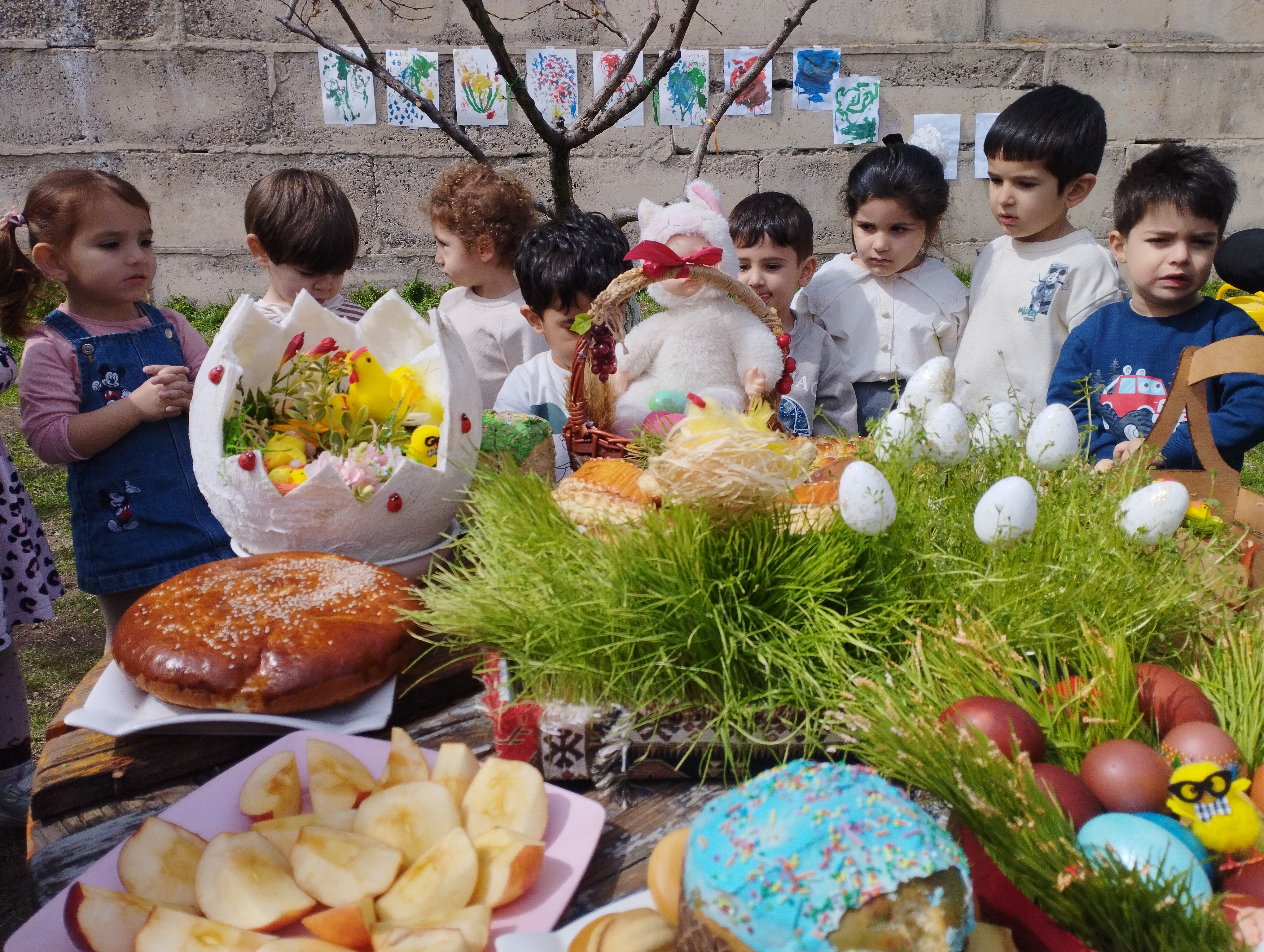 «Ձոն մայրիկիս` ծառզարդարից զատիկ»