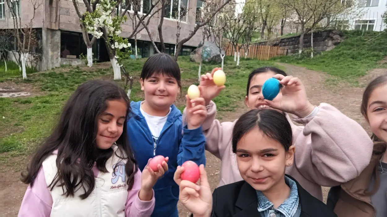 Пасхальные игры в школьном саду