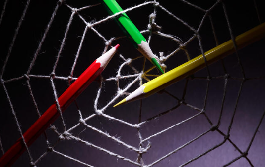 Gli studenti di informatica presentano i loro giochi interdisciplinari in un progetto creativo