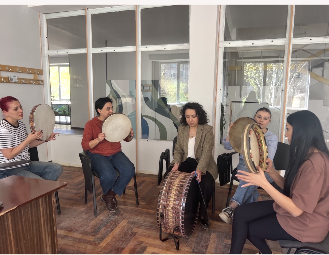 Apprentissage de l’instrument de musique “daf”