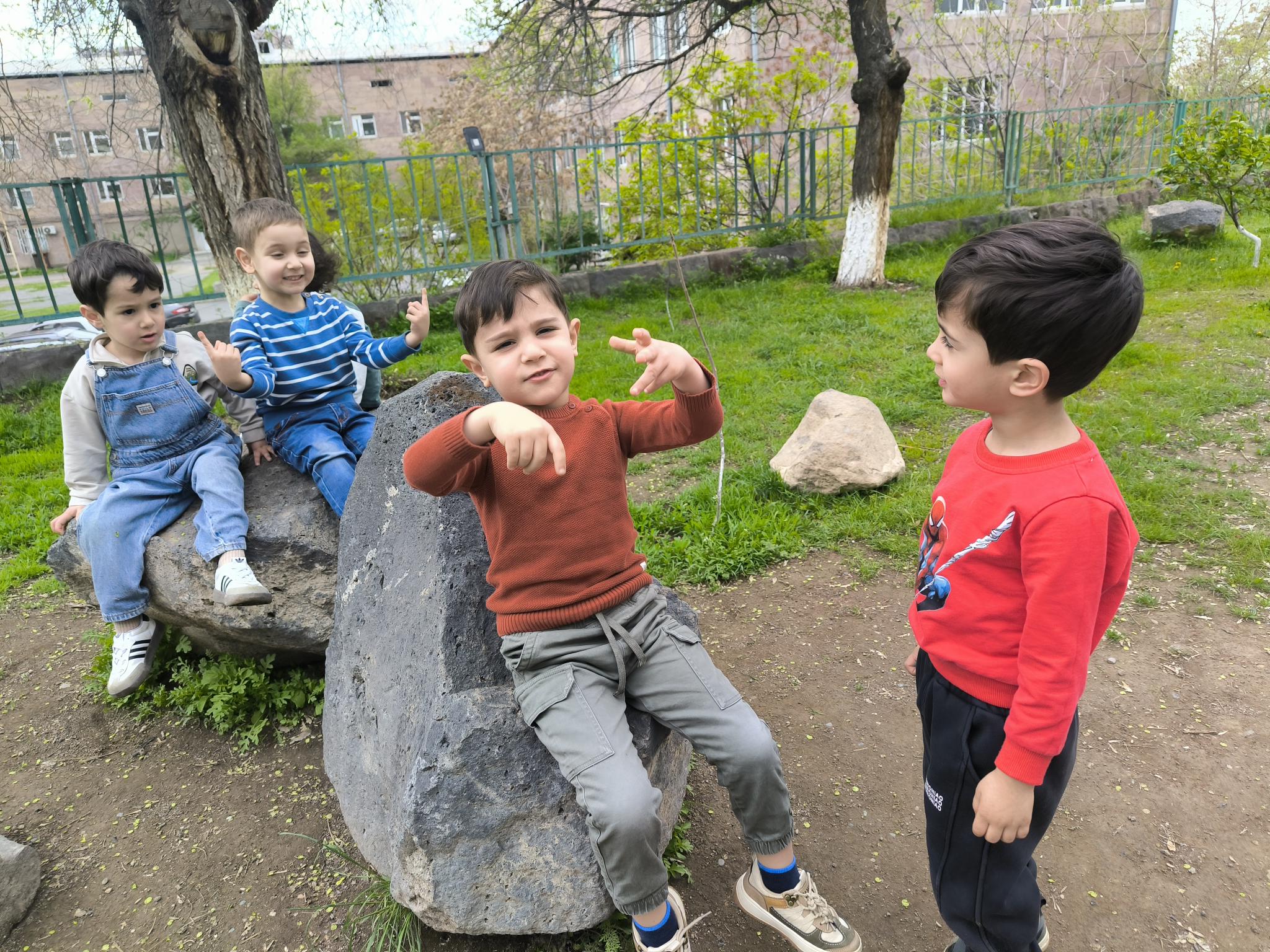 Բակային խաղեր