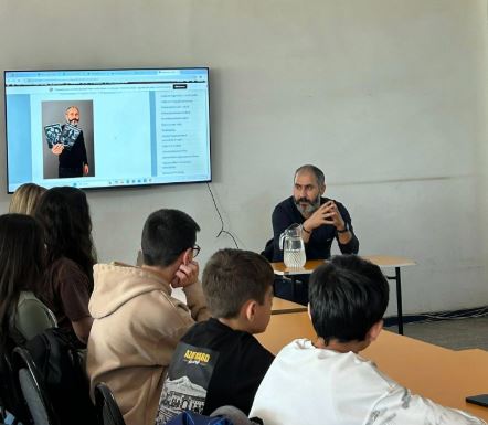 შეხვედრა თანამედროვე მწერალ ასატურ ჰაკობიანთან