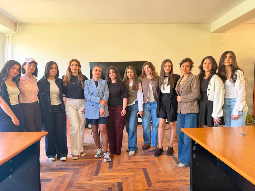 "Una escuela, tres lenguas, muchas historias"