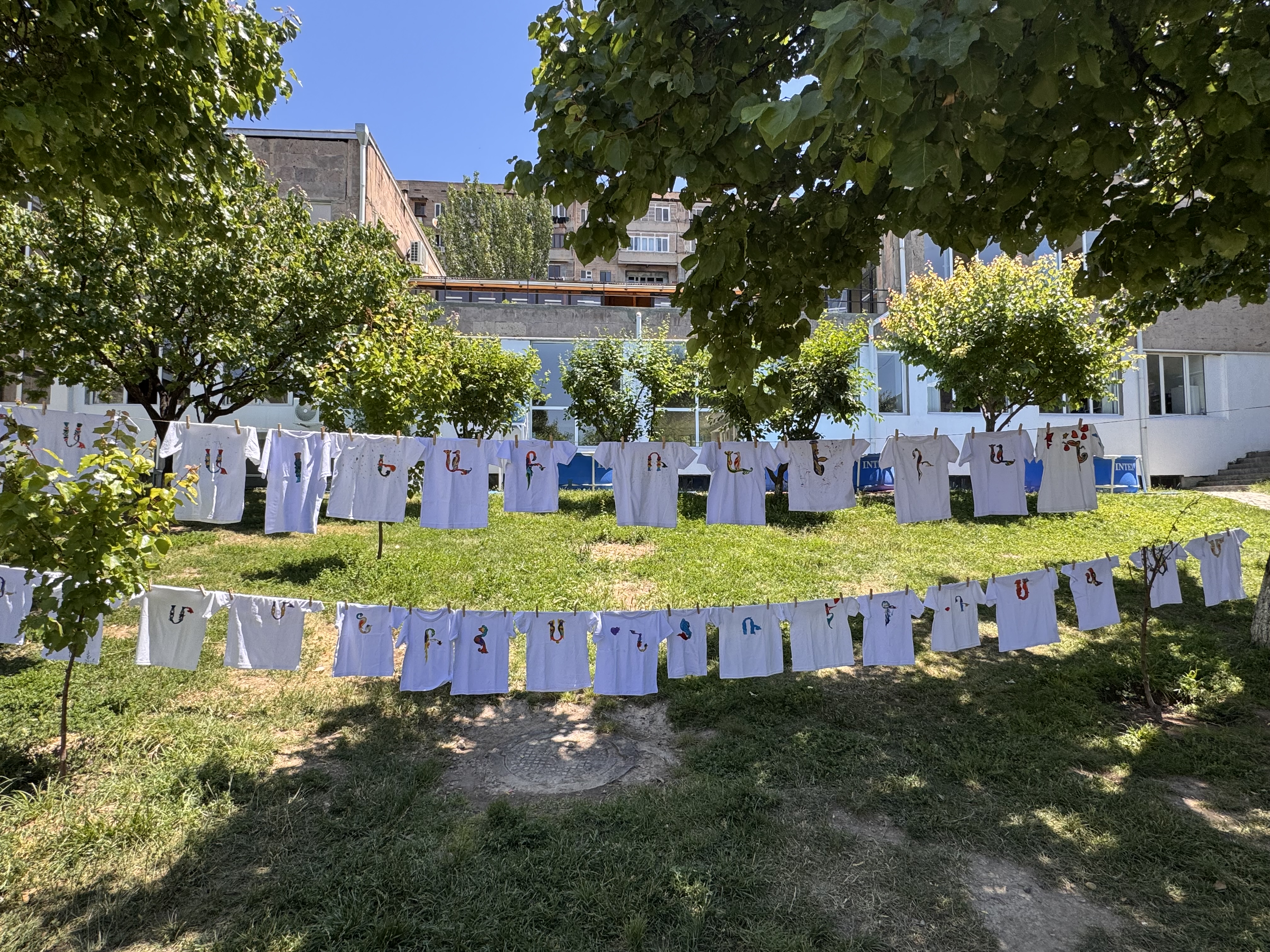 Հունիսմեկյան տրամադրություններ. եռալեզու ամփոփում-շքերթ